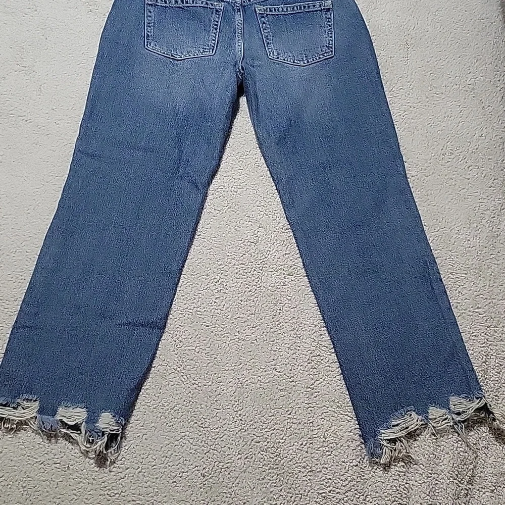 NWT- FREE PEOPLE -Stylish Blue Frayed Hem Cropped Jeans. Sz 26 - Picture 8 of 10